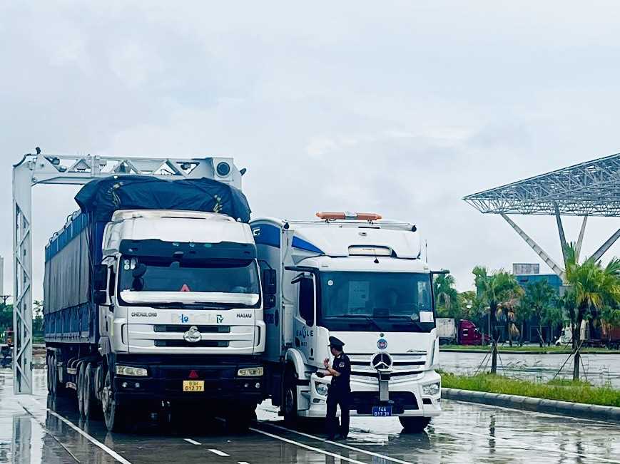 Đưa máy soi container di động vào hoạt động tại cửa khẩu Móng Cái